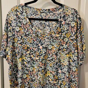 EUC Lane Bryant Perfect Sleeve V-Neck Tee Floral Size 18/20
